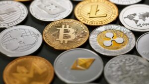「しばらく待ってください」: 700% XRP 予測の著者がビットコインが健全なリセット段階にあると見る理由