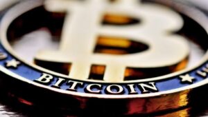 ビットコイン価格が4月以来37％上昇した理由とその上昇を脅かす可能性があるものは次のとおりです