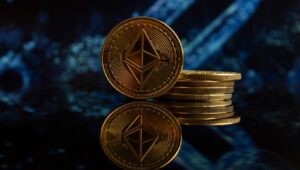 イーサリアム価格予測：アナリストが15,000ドルの目標に注目する中、ETHはFibサポートを維持