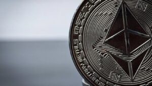 投資家がかつてないほど方向転換する中、イーサリアム（ETH）の存続が危ぶまれる