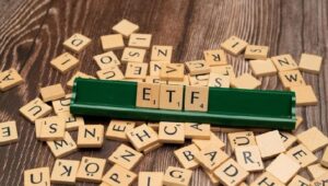 ETF需要低迷でビットコインゲージ追跡の売り圧力が「高リスク」ゾーンへ