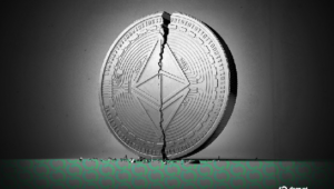 ETFの出血でイーサリアムトレーダーはますます弱気になり、ETHは2,000ドル近くに下落