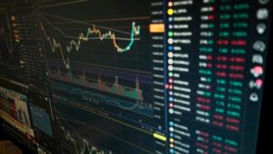 HYPEがドージコインを一時的に追い越し、米国によるイラン攻撃で市場がガタガタになる中、プライバシートークンは下落
