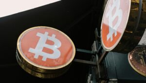 ビットコインの急落は大金を引き寄せる：Cardone Capitalがさらに950万ドルのBTCを購入