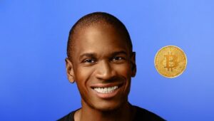 ビットコイン強気の億万長者アーサー・ヘイズ氏がビットコインを7桁予測：3つのアルトコインに名前を付ける