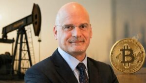 ブルームバーグのアナリスト、マイク・マクグローン氏、原油価格が再び急騰した場合にビットコインに何が起こるかを予測