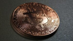 仮想通貨への恐怖の再来でビットコインETFは5億ドル近く損失