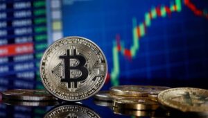専門アナリストが44,000ドルまでの大暴落を予測、ビットコイン弱気の旗が上がる