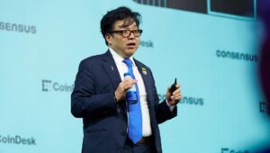 トム・リー氏がETH/BTC比率の上昇が仮想通貨価格の上昇を示唆していると述べ、ビットマインがイーサをさらに購入