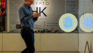 トレーダーらが他の場所で「5倍か10倍」の利益を追求する中、ビットコインは沈黙を保っている