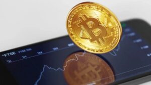 ビットコイン価格の反発は短期保有者が利益を得ていることを示している