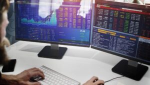 米国がイランを攻撃し、原油が上昇し、株価が下落する中、ビットコインはほとんど瞬きしない